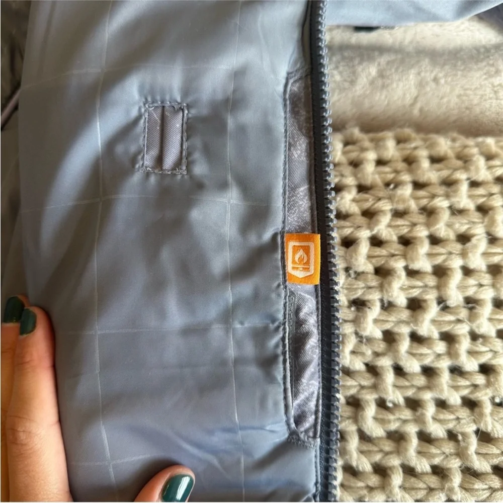 Women’s Burton Lelah Snowboarding Jacket - Picture 10 of 13